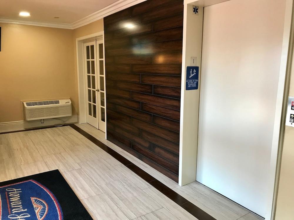 Howard Johnson By Wyndham Salinas Exterior foto