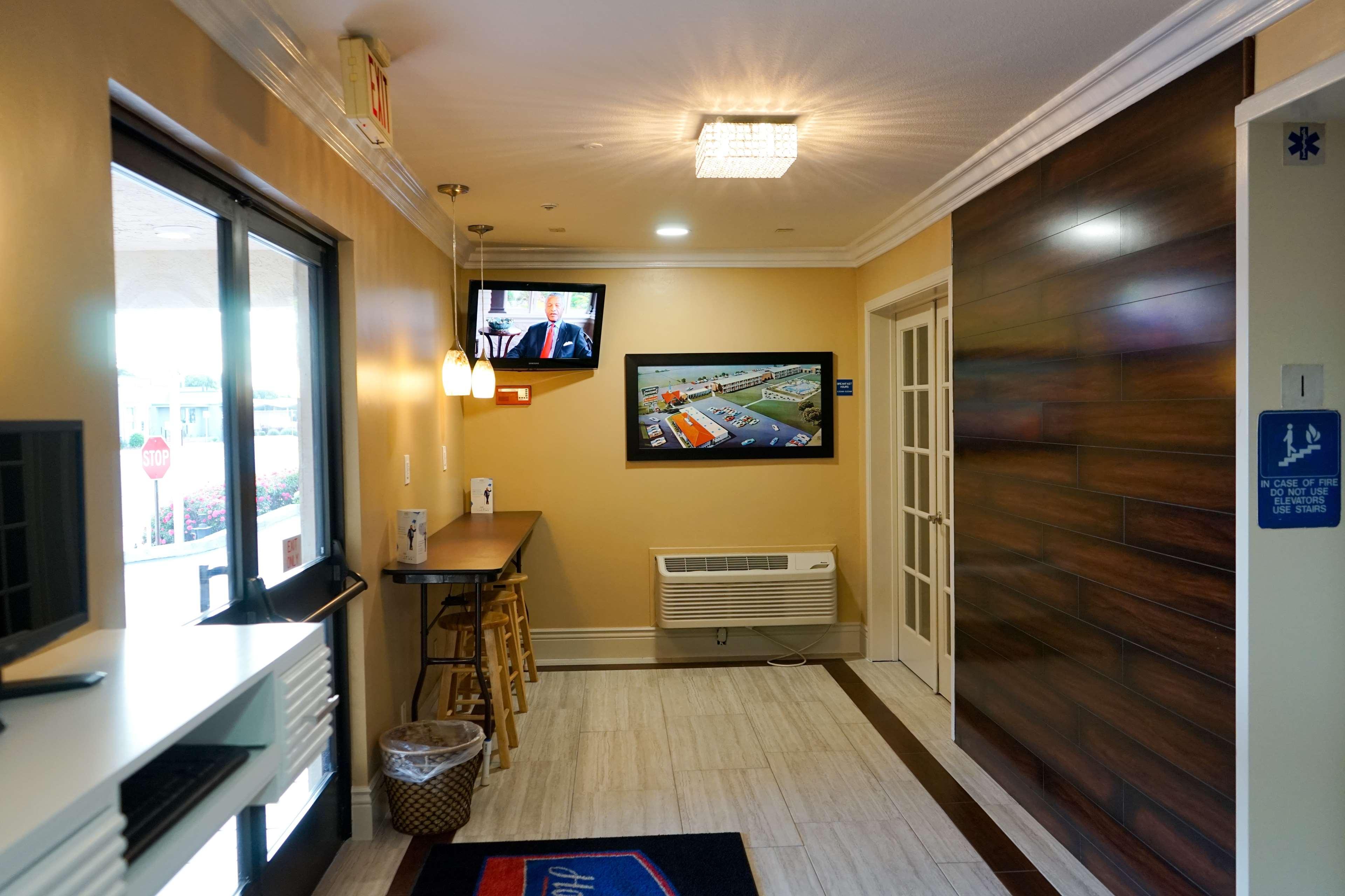 Howard Johnson By Wyndham Salinas Exterior foto