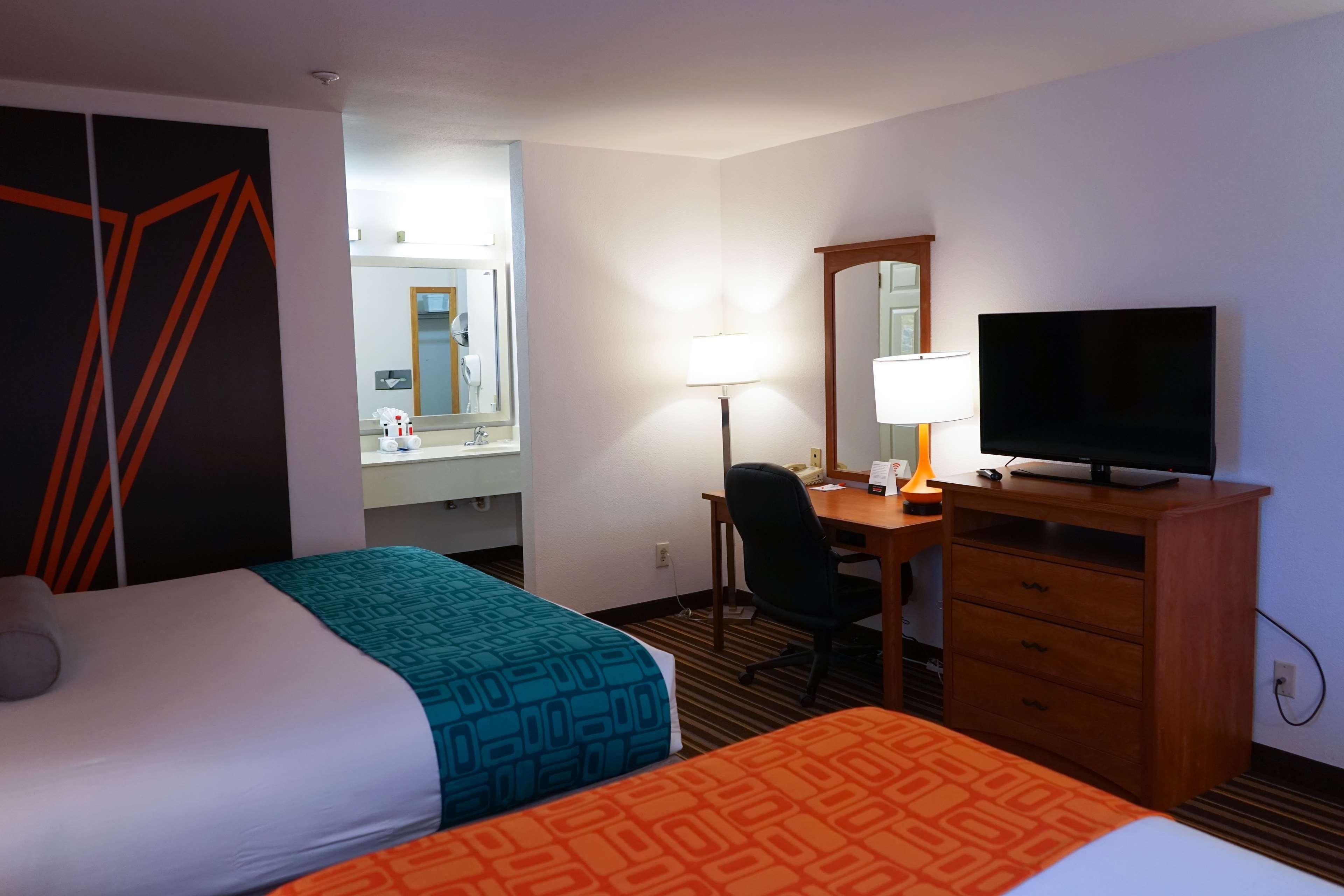 Howard Johnson By Wyndham Salinas Exterior foto