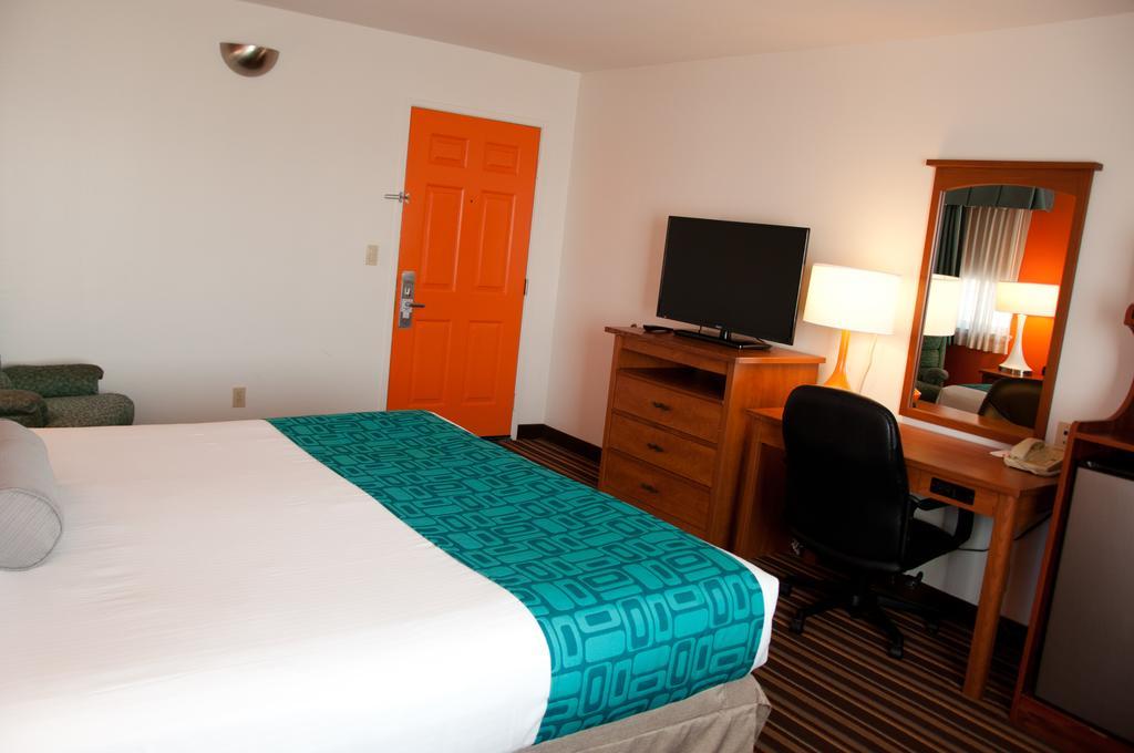 Howard Johnson By Wyndham Salinas Exterior foto