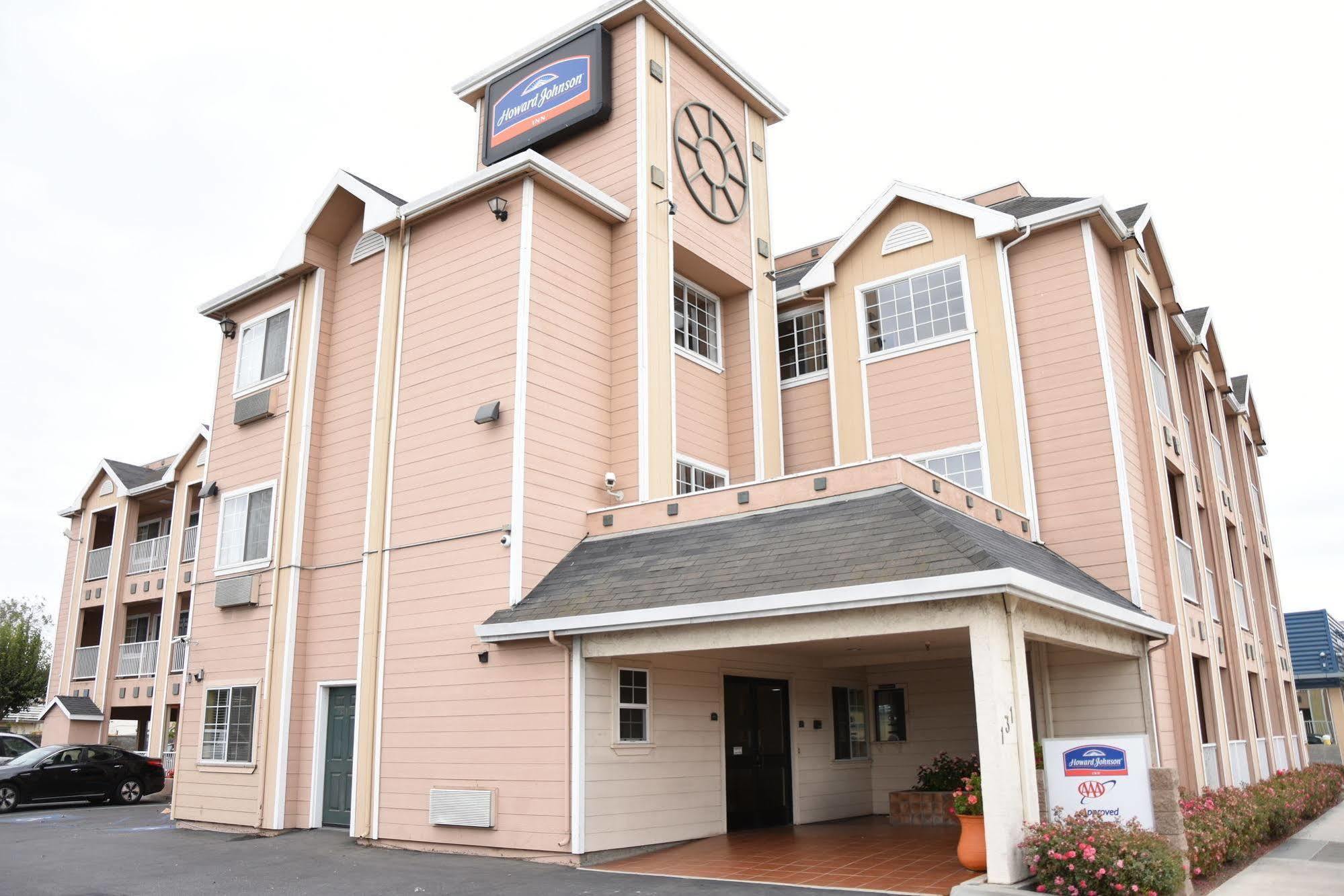 Howard Johnson By Wyndham Salinas Exterior foto