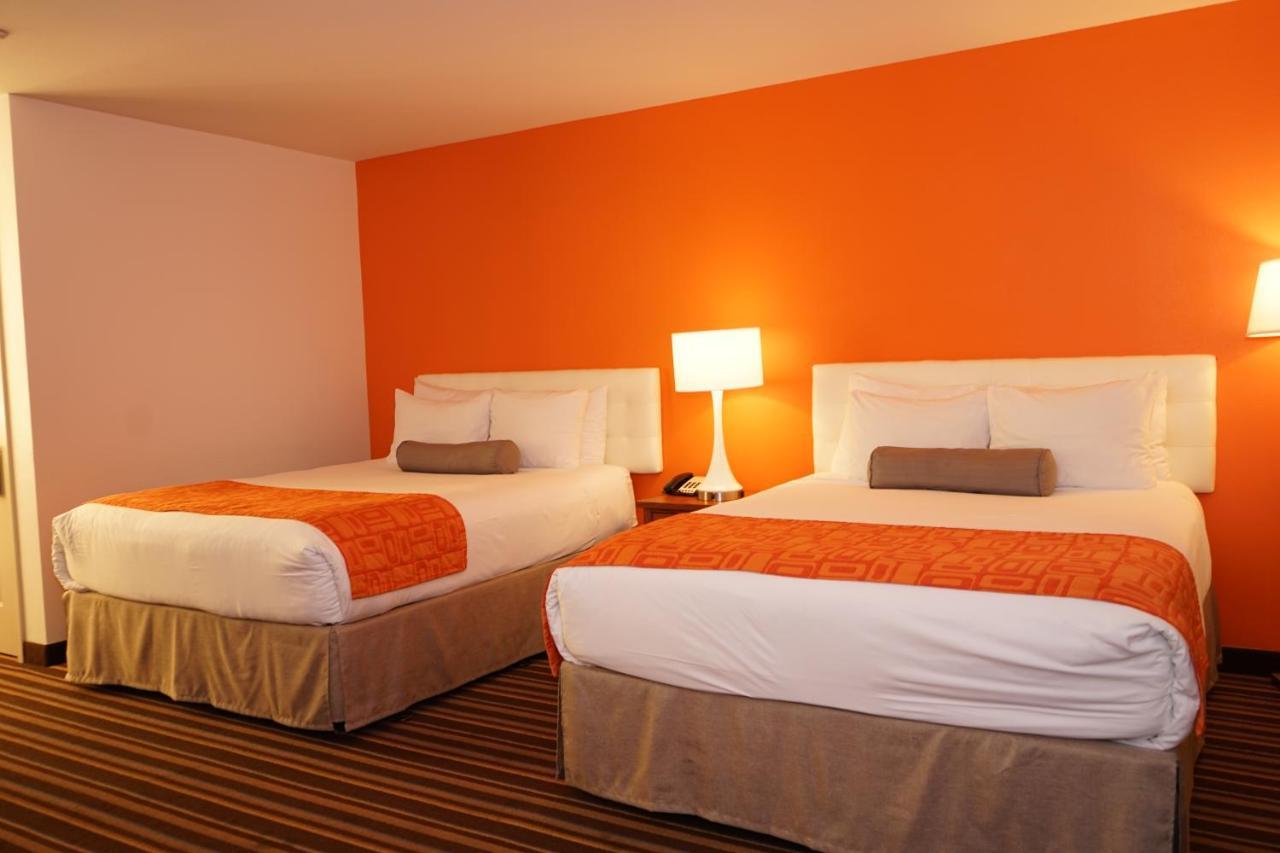 Howard Johnson By Wyndham Salinas Exterior foto