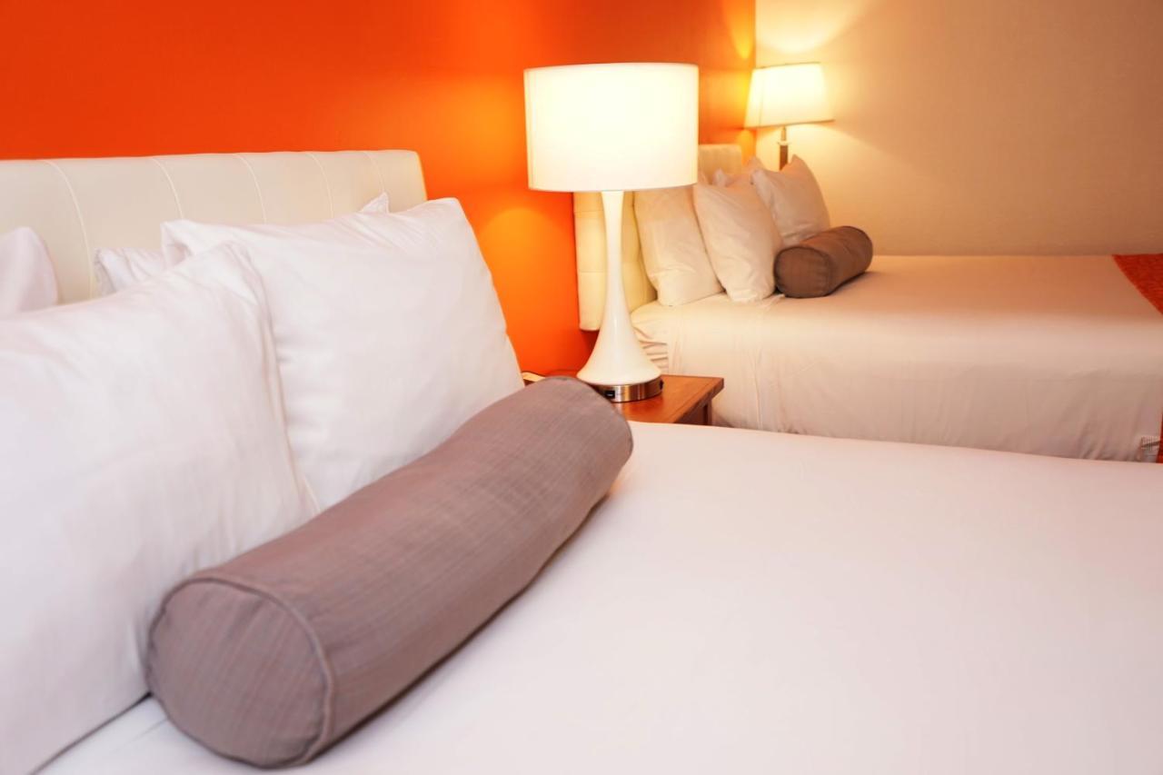 Howard Johnson By Wyndham Salinas Exterior foto
